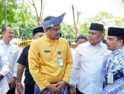 Bobby Nasution Kenakan Busana Adat Melayu Di Halal Bilhalal Pemkab Langkat, PJ Bupati Langkat Sambut Dengan Senyum Bahagia