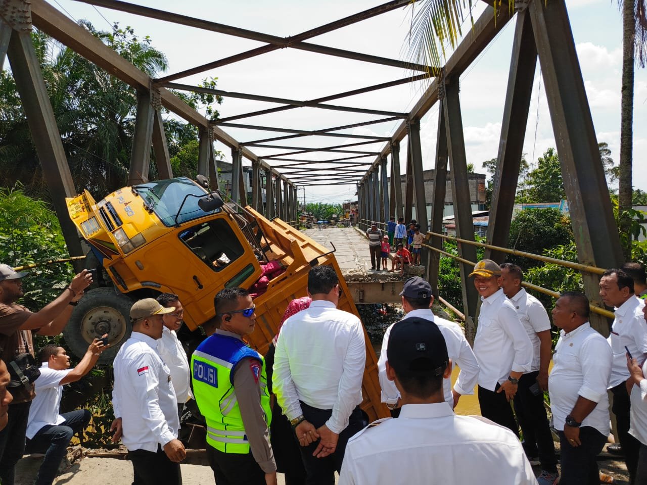 Jembatan Sei Air Tenang Ambruk, Satlantas Polres Langkat Rekayasa Lalin 3 Kilometer