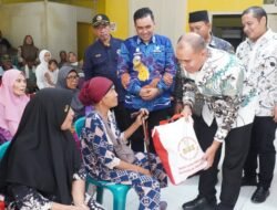 Pj. Bupati Langkat Serahkan langsung 122 Paket Sembako Bantuan Presiden RI Di 3 Kecamatan 