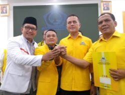 H. Zainuddin Purba, S.H. dan Hendro Susanto, S.T. M.I.Kom. Terima B.1-KWK Dari Partai Golkar Sumut.