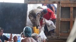 Bupati Langkat Kirim Satu Truk Fuso Logistik untuk Warga Tanjung Pura