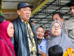 Syah Afandin Tinjau Langsung dan Salurkan Bantuan untuk Warga Terdampak Banjir Di Langkat