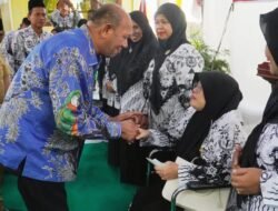 Bupati Langkat Salurkan Donasi PGRI untuk GTK Terdampak Banjir di Tanjung Pura