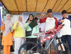Ny. Endang Syah Afandin Sumbang Sepeda, Meriahkan Peresmian Kampung Binaan Polres Langkat