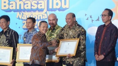 Bupati Langkat Raih Penghargaan Revitalisasi Bahasa Daerah dari Kemendikdasmen